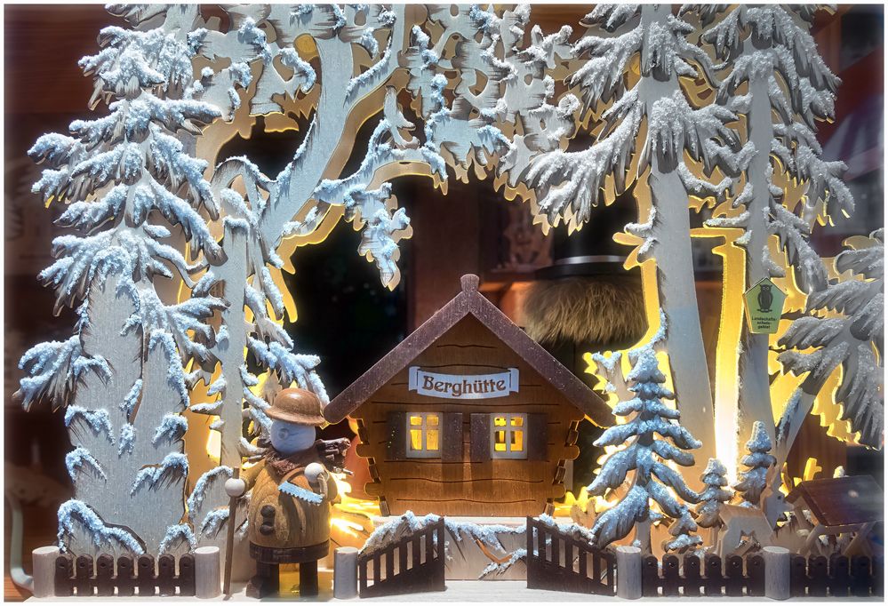 Berghütte im Winterwald Foto & Bild  bilder, weihnachten, fotos Bilder 