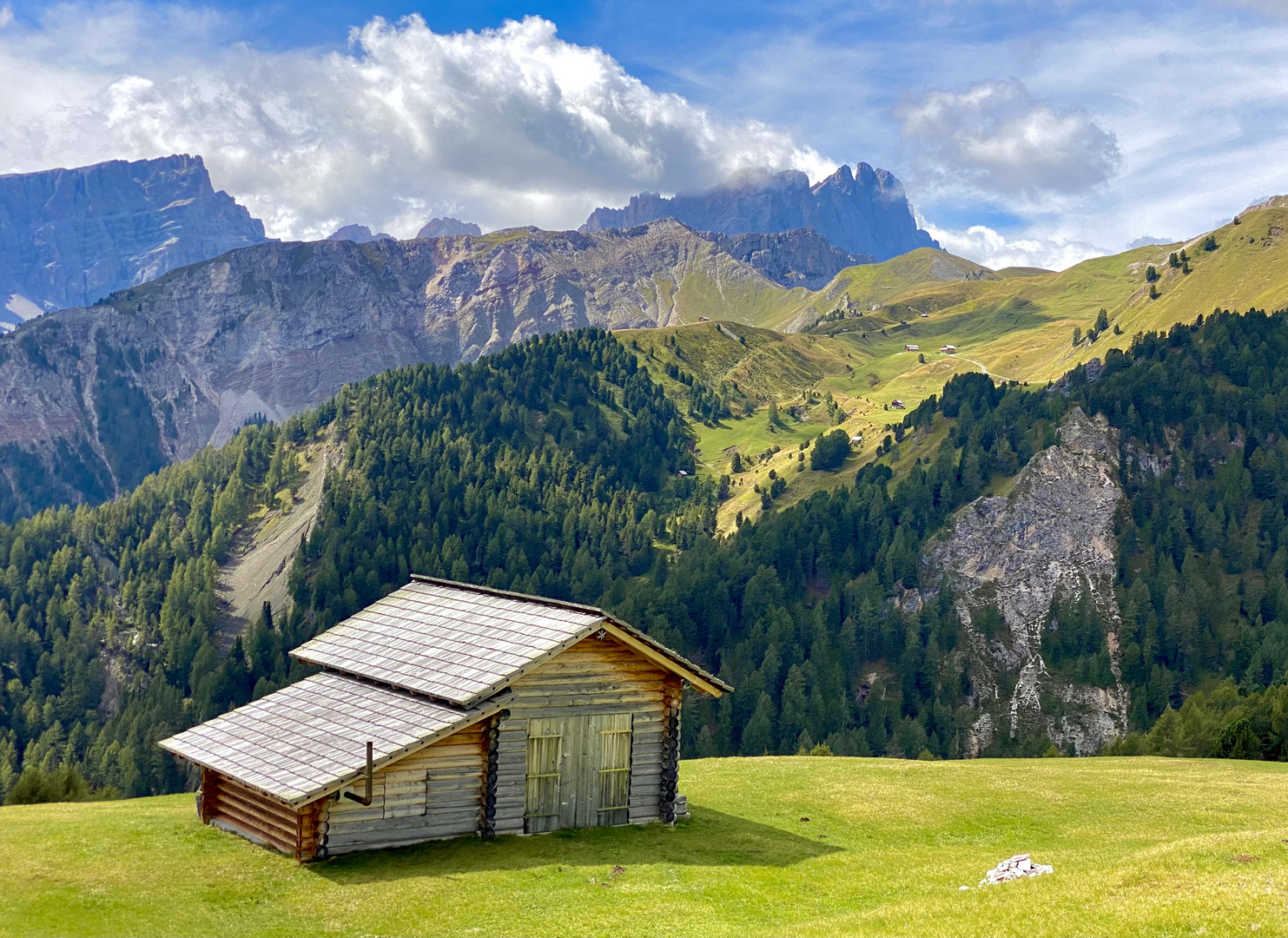 Berghütte mit Blick auf die Südtiroler Berge Foto & Bild Bilder auf