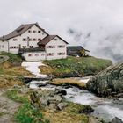 Berghütte und Bach Stubaital 2016