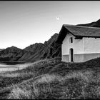 Bergkapelle und Vollmond