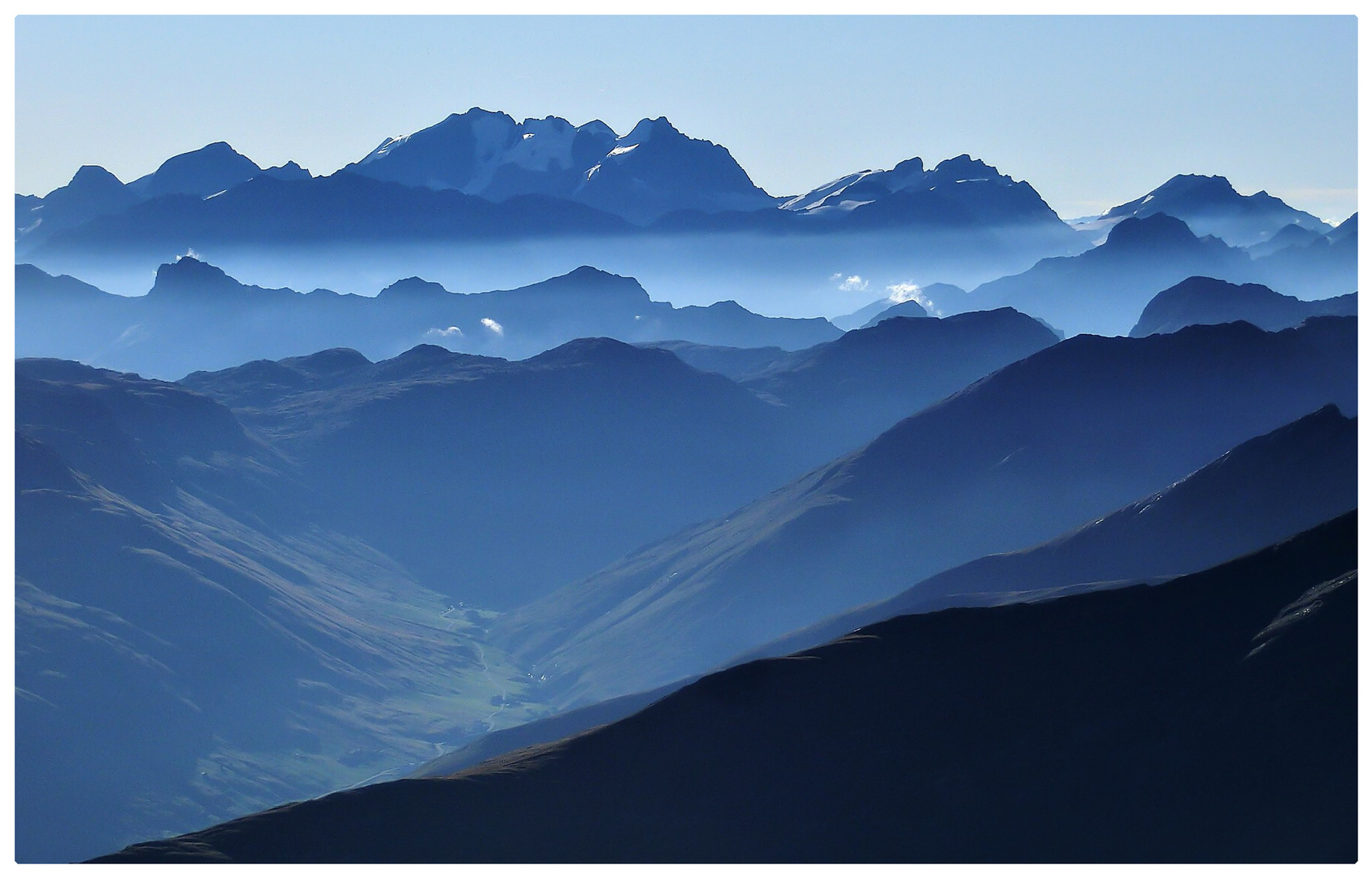 Bergketten im Dunst