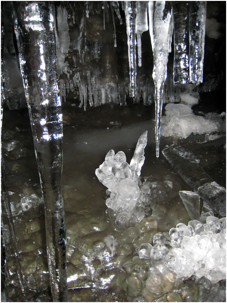 Bergkristall in Eis- Gletscherhöhle in Spitzbergen