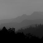 Berglandschaft an einem vernebelten Morgen