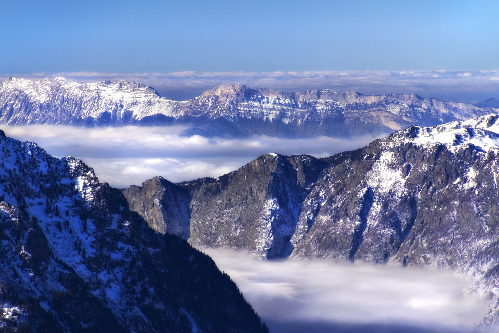 Berglandschaft im Nebel