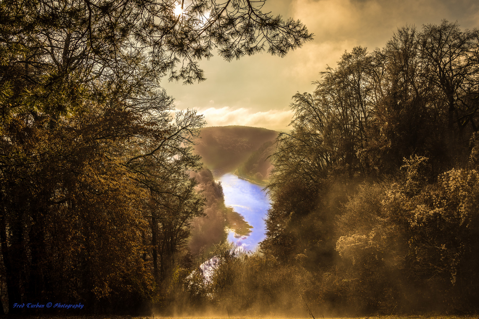 Berglandschaft mit aufsteigendem Nebel