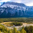 Bergmassiv bei Banff mit dem Bow River