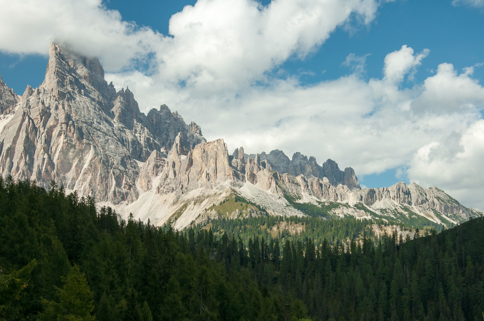 Bergmassiv in den Dolomiten