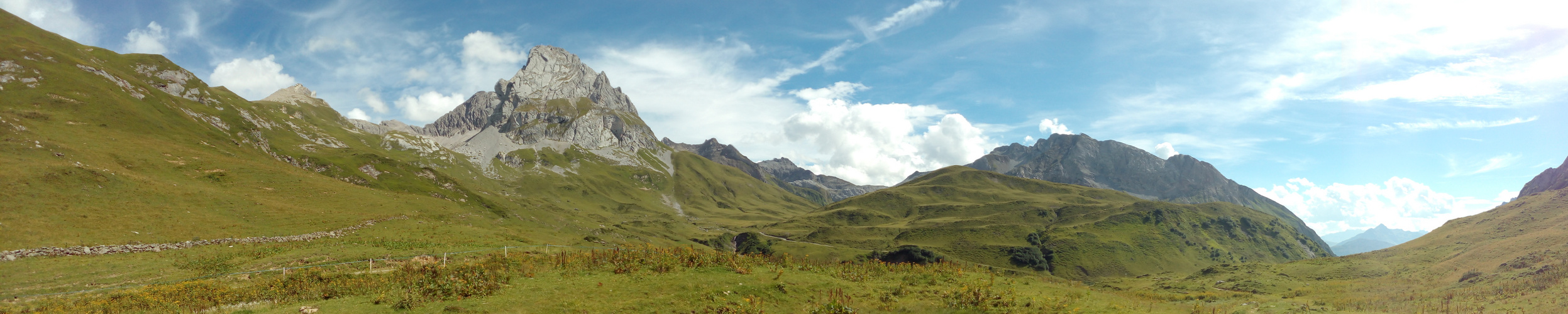 Bergpanorama auf dem Weg zum Spullersee in Österreich