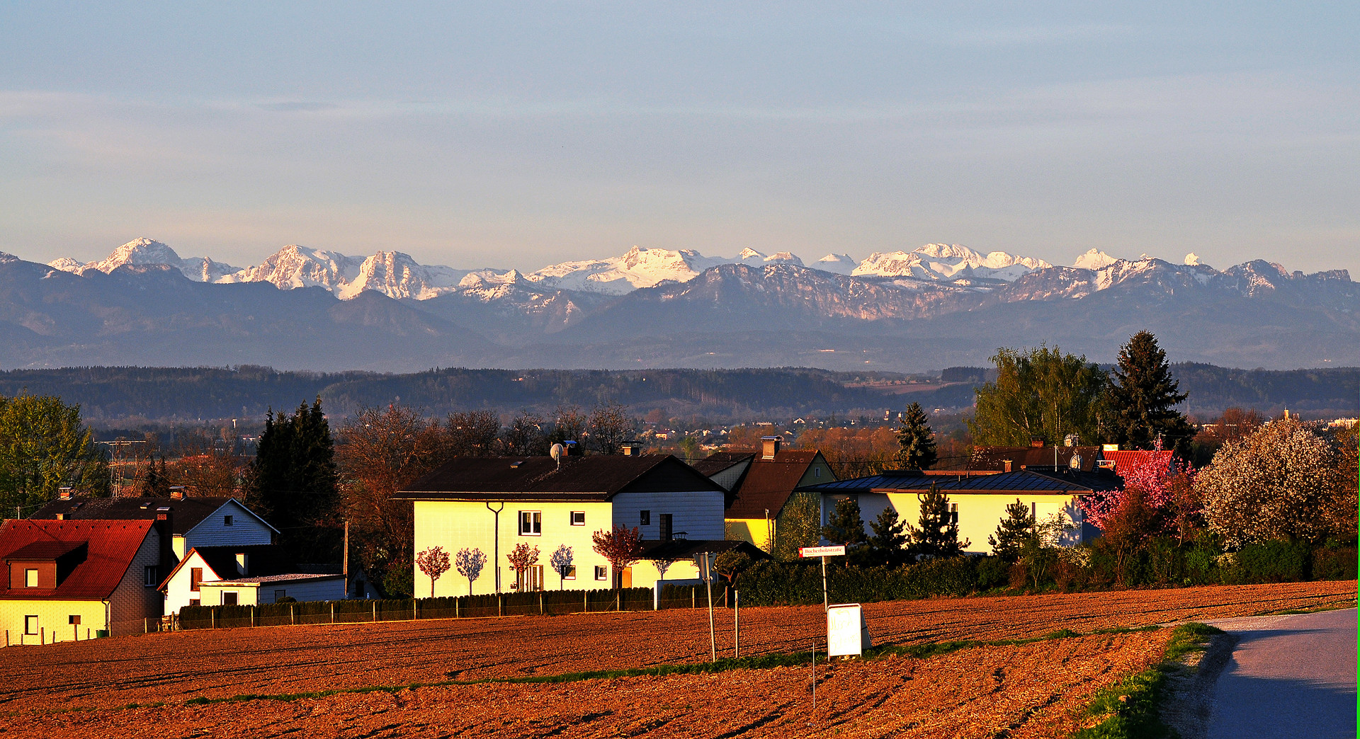 Bergpanorama (Blick über Kirchberg/ Thening zu den Salzkammergut - Bergen)