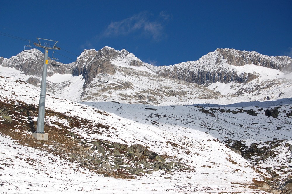 Bergpanorama in Weiß