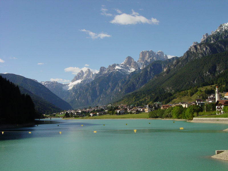 Bergpanorama mit Stausee