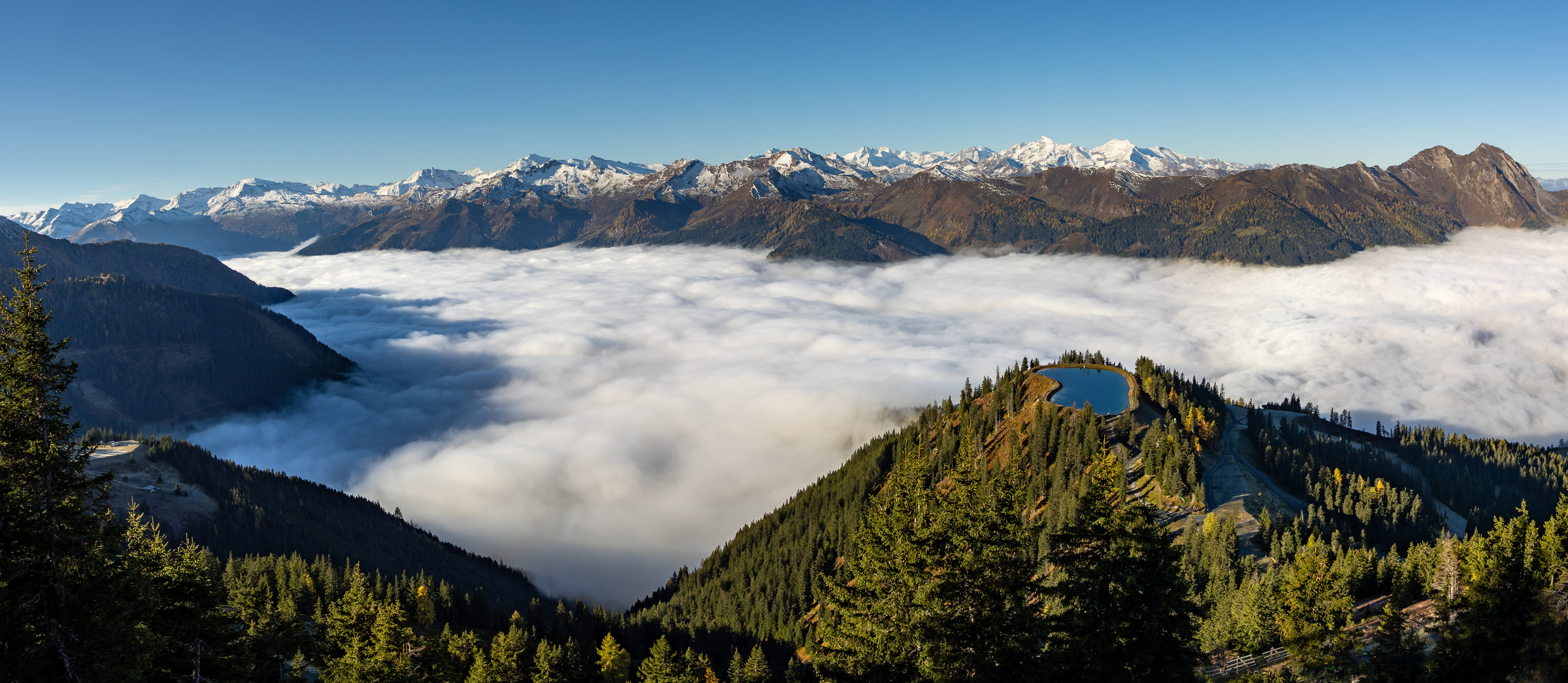 Bergpanorama über den Wolken