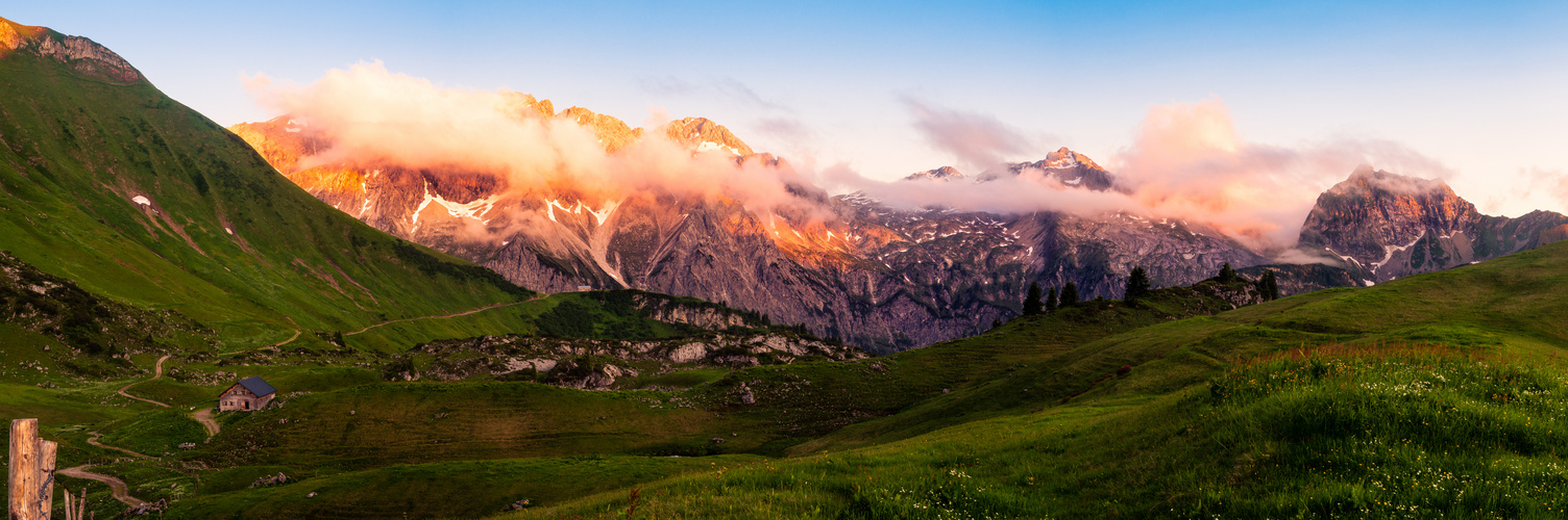 Bergpanorama von der Biberacher Hütte