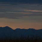 Bergpanorama zur blauen Stunde