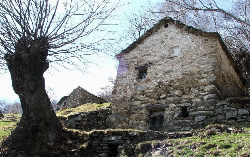 Bergscheune oberhalb von Musso (Comer See)