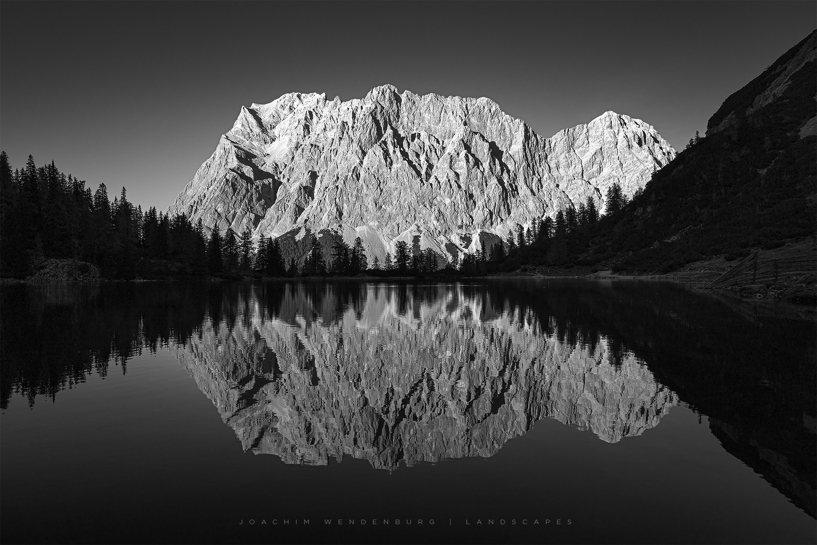 Bergsee am Abend 