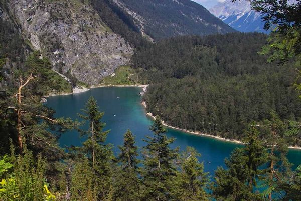 Bergsee am Fusse der Zugspitze in Östereich