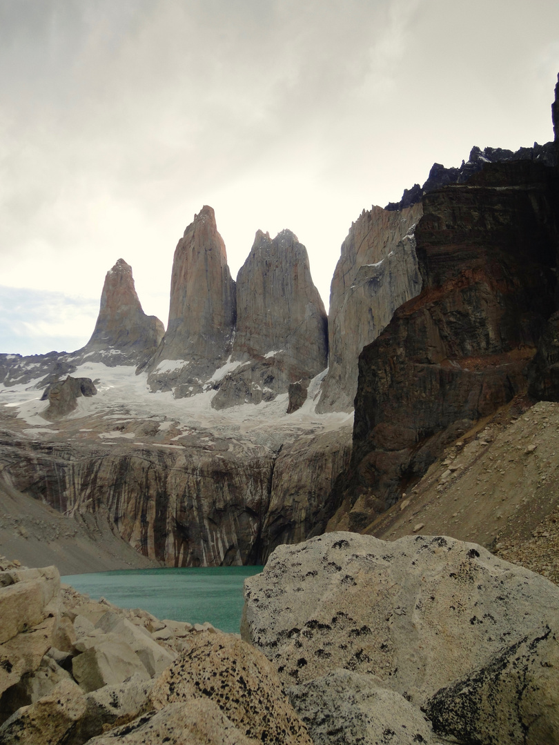 ... Bergsee am Torres Del Paine ...