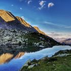 Bergsee bei Sonnenaufgang