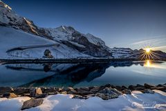 Bergsee bei Sonnenuntergang