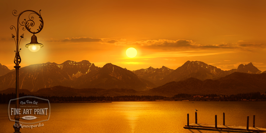 Bergsee im Abendlicht