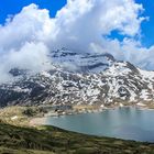 Bergsee im Frühling