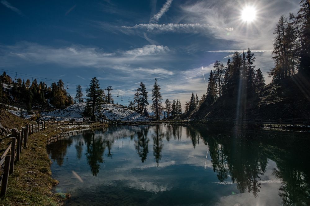 [ Bergsee im Gegenlicht ]