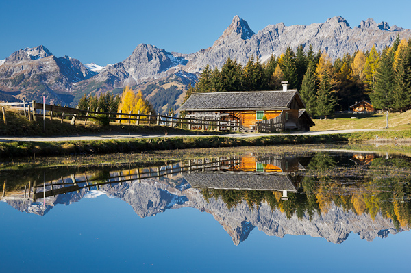 Bergsee im Herbst