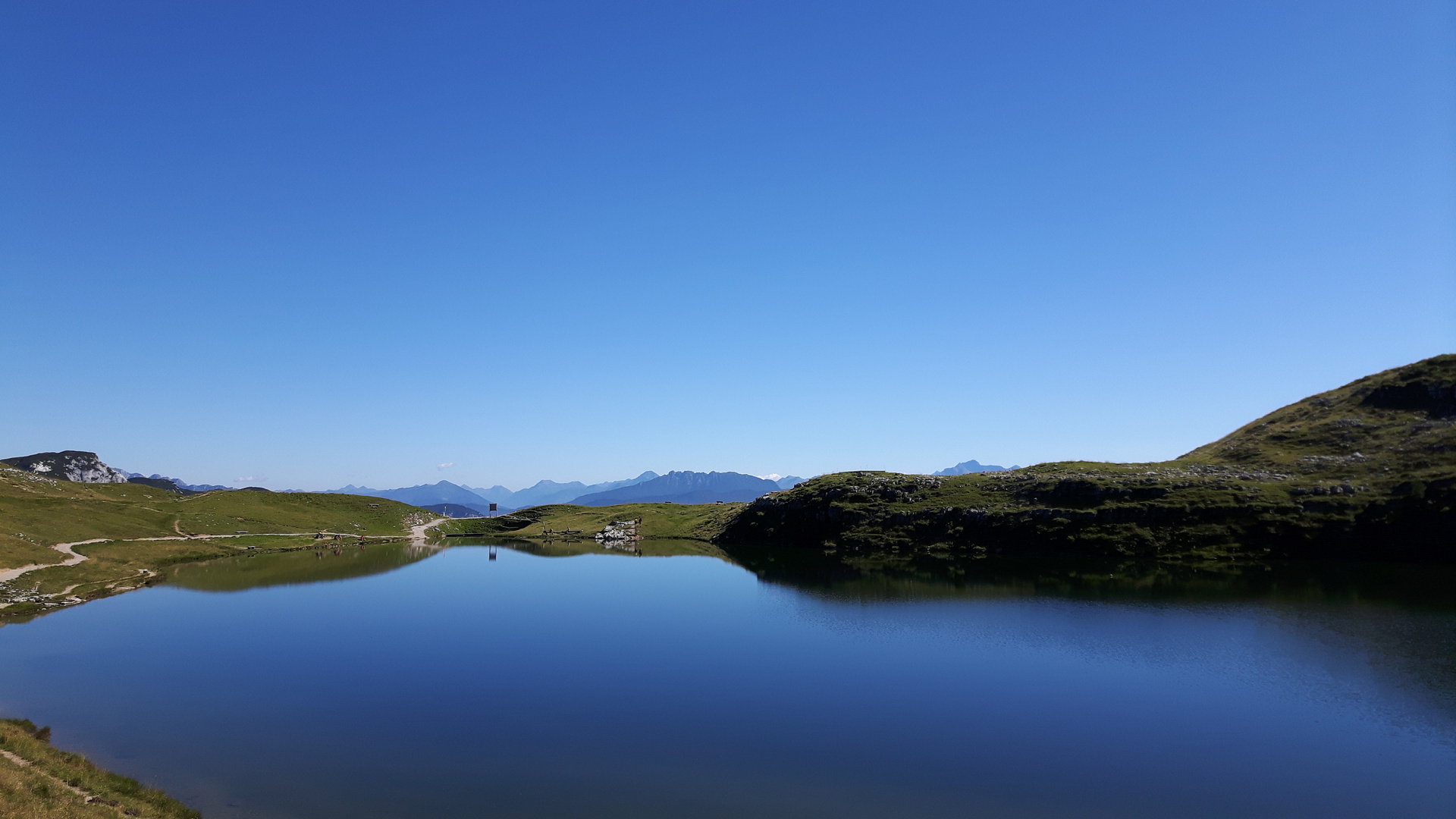 Bergsee in blau