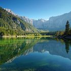 Bergsee in herbstlichem Licht