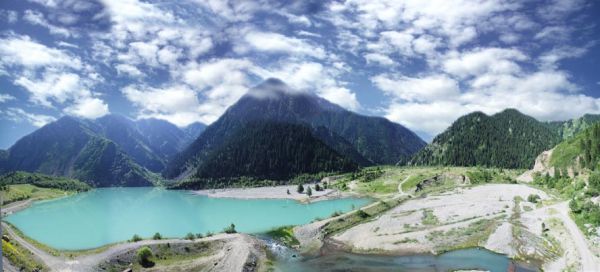 Bergsee "Issyk" in Kasachstan