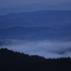 Bergsee mit nebel im Harz.