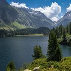 Bergsee mit Wolkentürmen