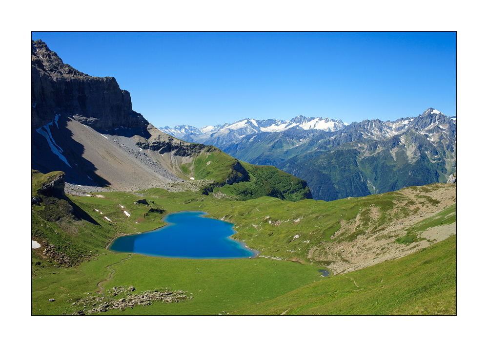 Bergsee von oben (der Perspektiven-Vergleich)