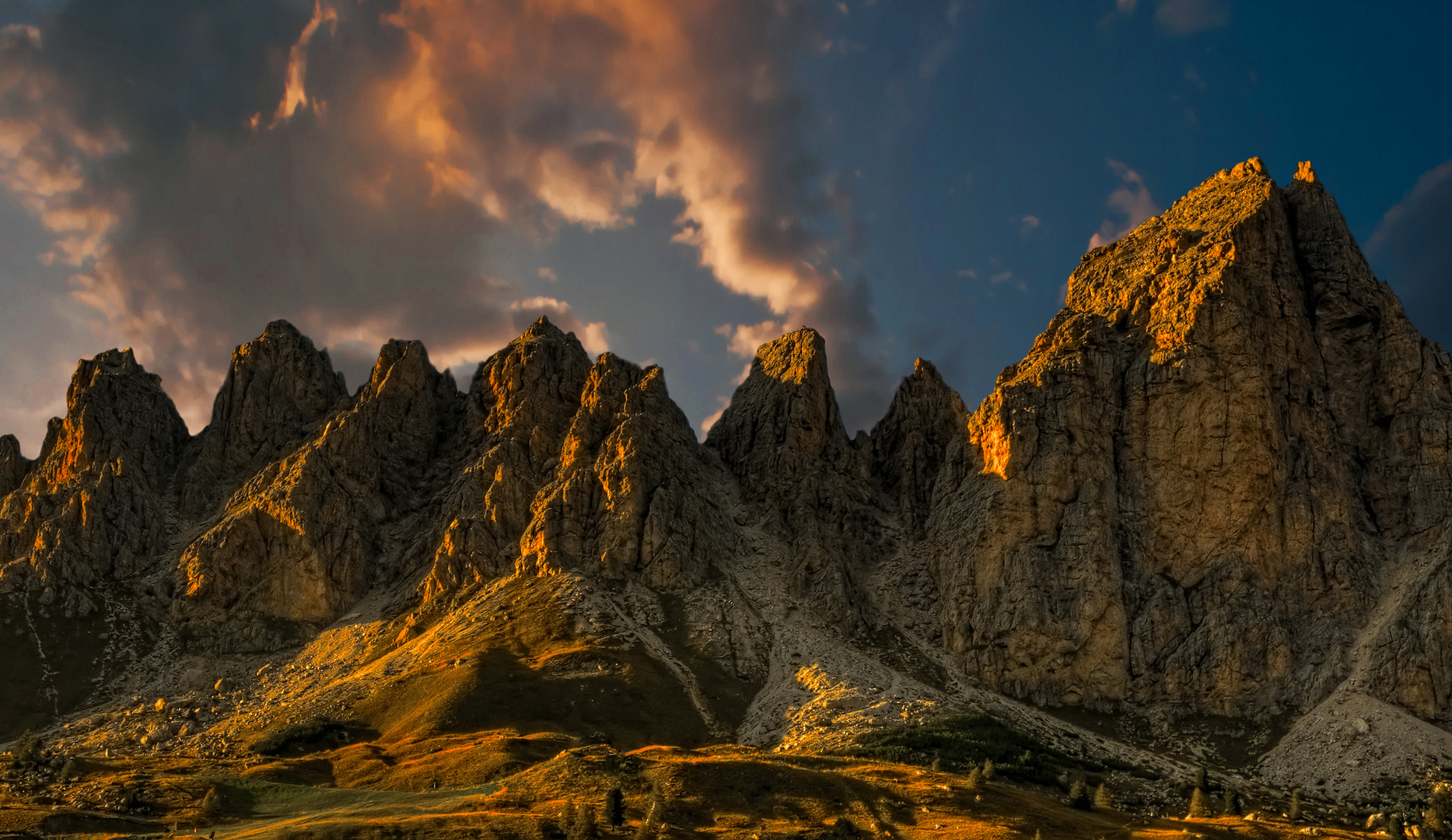 Bergspitzen im Abendlicht