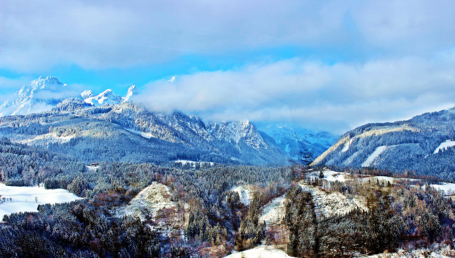 Bergspitzen im Horizont