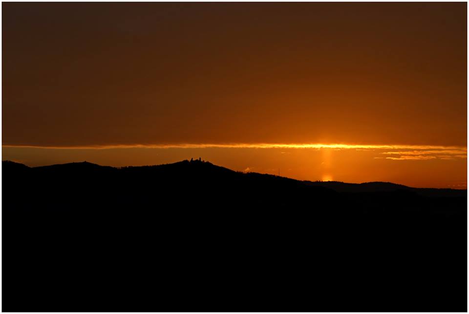 Bergstraße bei Sonnenaufgang