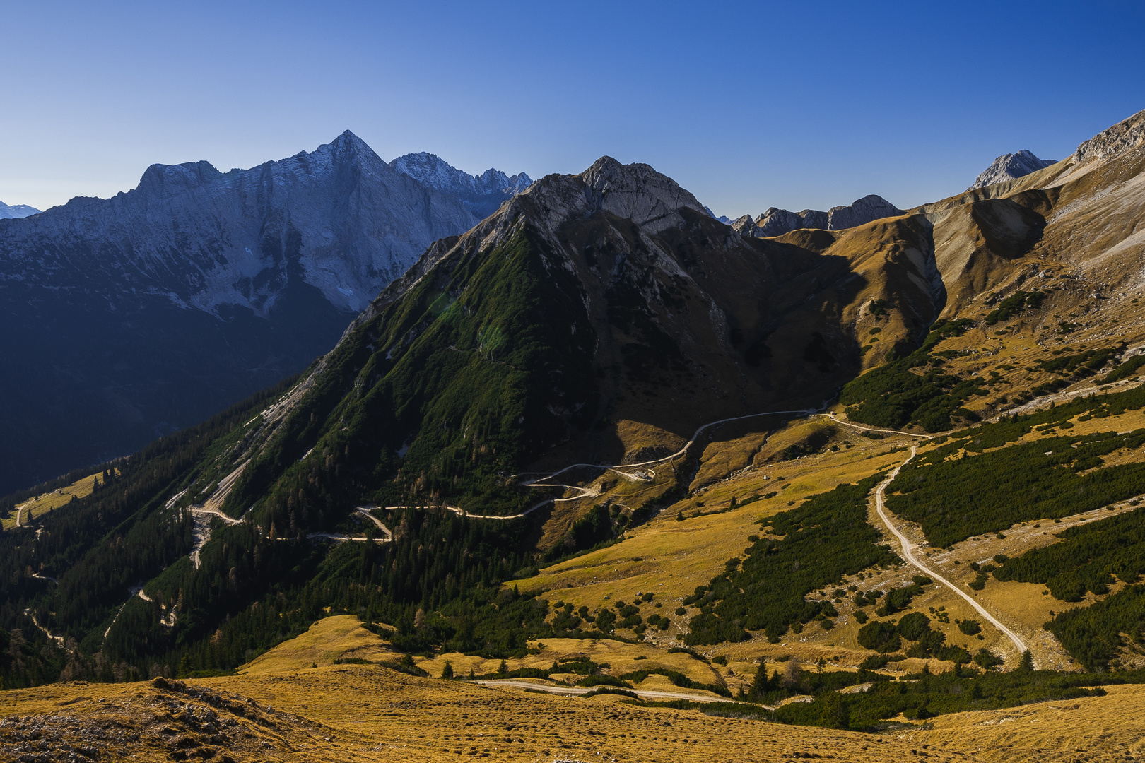 Bergstraße unterhalb der Rotmoosalm