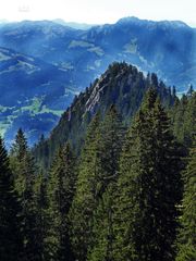 "Bergtour Grünten mit Blick auf das Burgberger Hörnle vom Grüntenhaus aus"