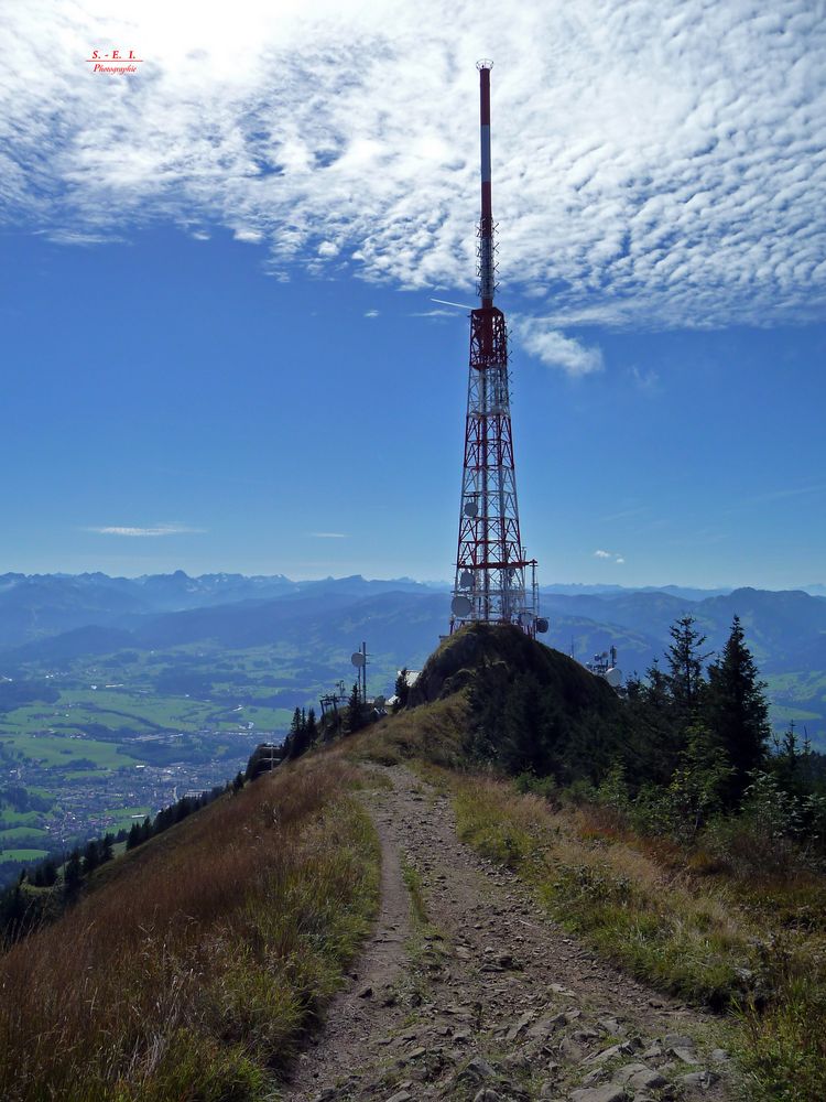 "Bergtour Grünten mit Blick auf den bayrischen Rundfunkturm"