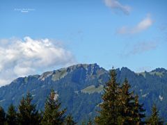 '"Bergtour Grünten mit Blick auf eine der Nachbargipfel"