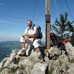 '"Bergtour Grünten mit Selbstaufnahme am Gipfelkreuz auf 1496m"