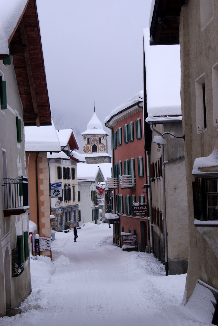 Bergün Dorfstraße im Winter