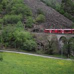 Bergwärts gehts jetzt über den Kreisviadukt in Brusio