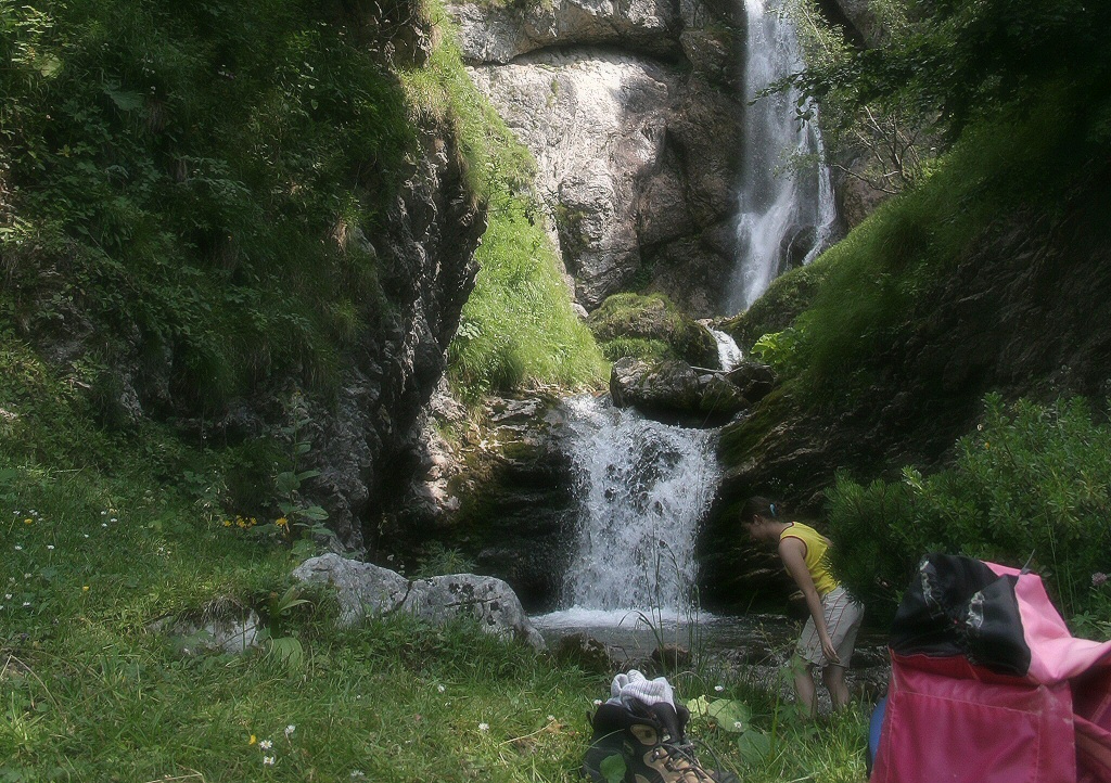 Bergwanderung mit Erfrischung am Wasserfall 