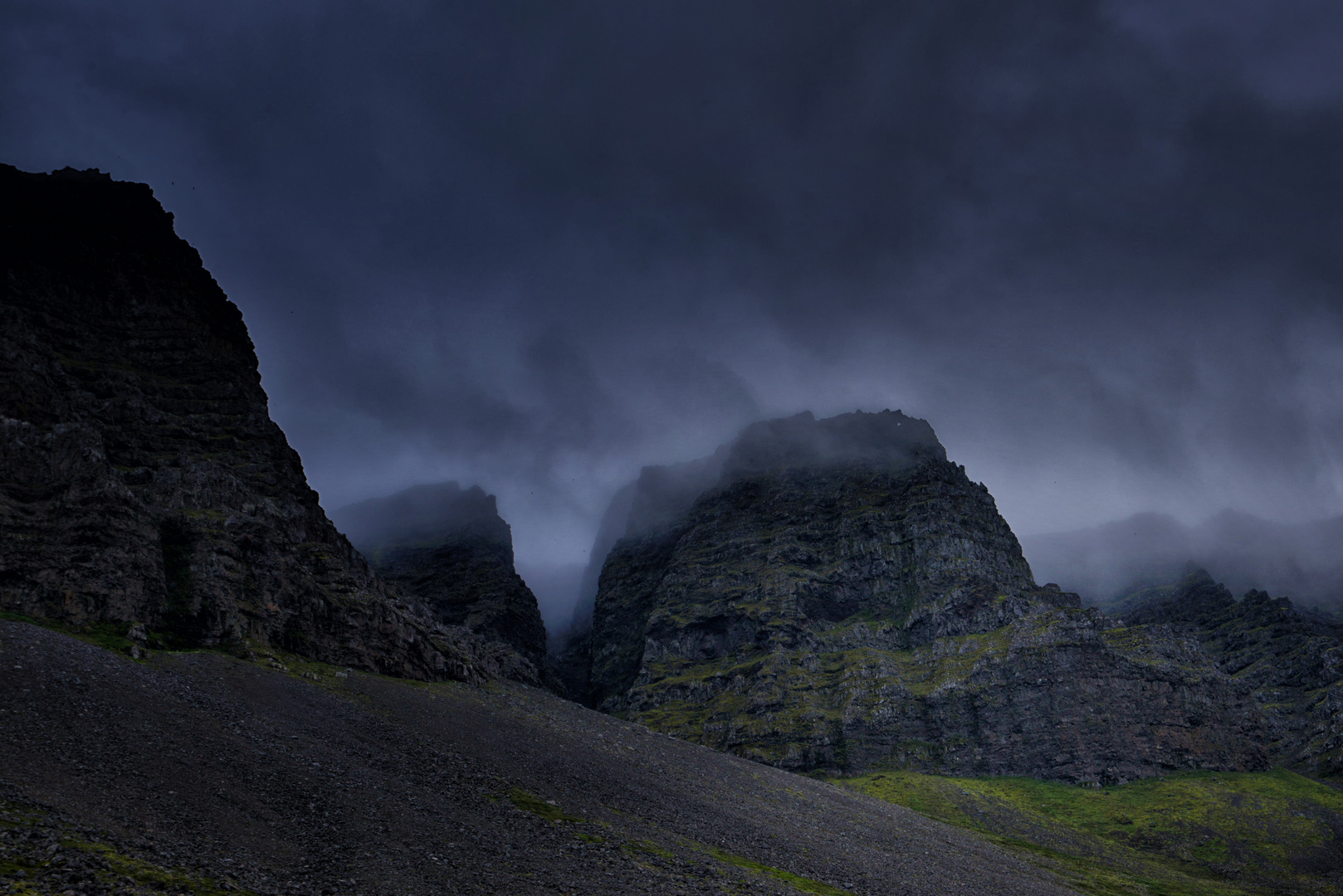 Bergwelt im Regen