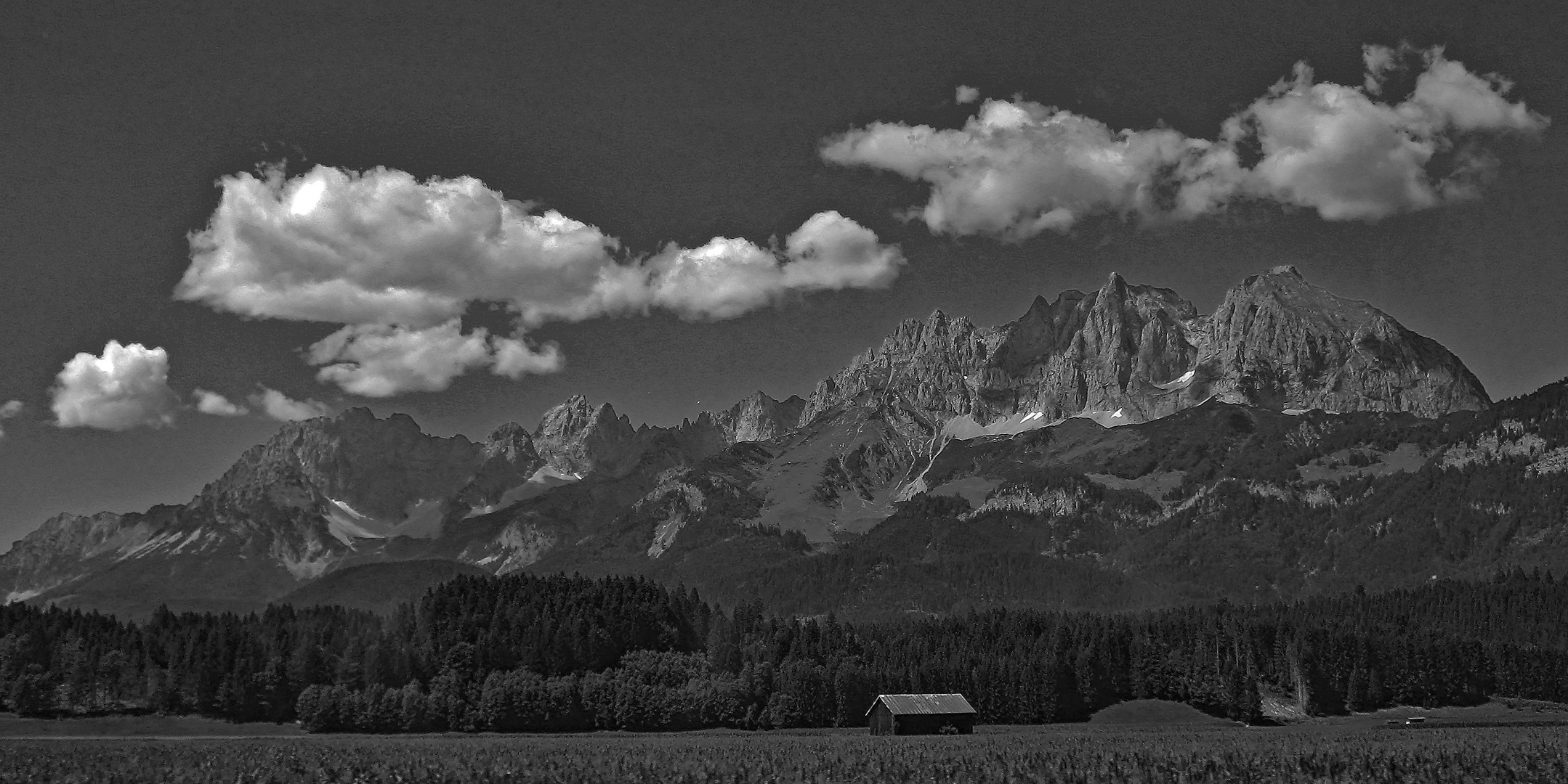 Bergwelt in schwarz-weiß