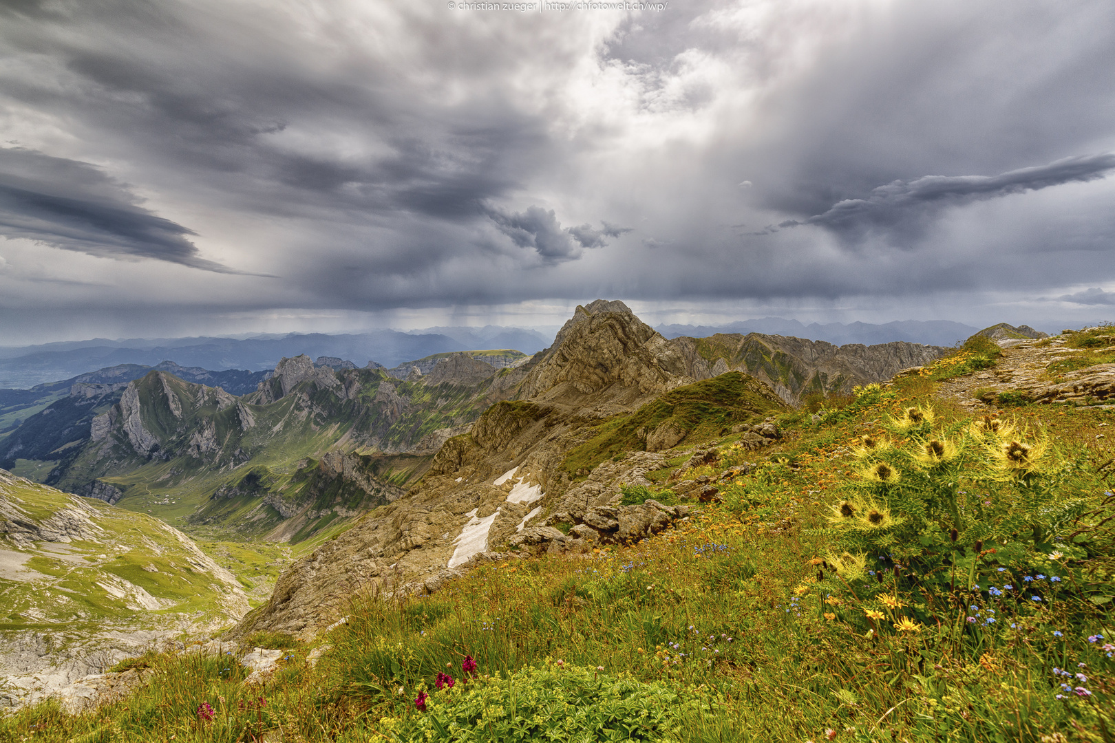 Bergwelt nach dem Gewitter