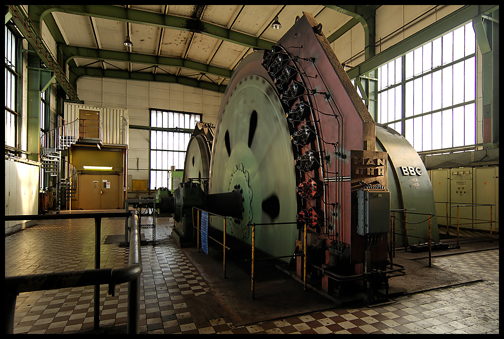 Bergwerk Ost, Grosse Fördermaschine auf dem Hammerkopfturm, Schacht Robert