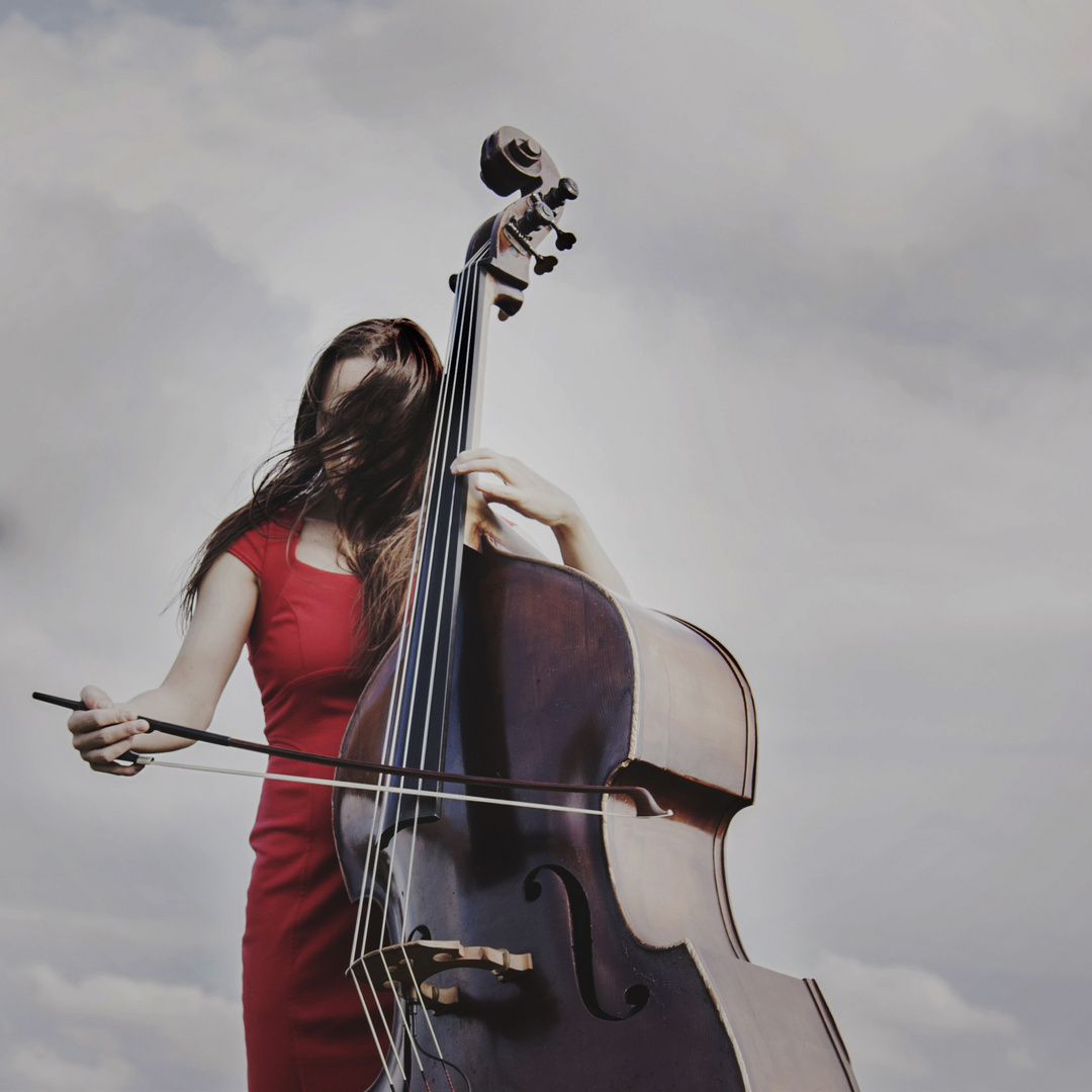 Berit Jung playing with wind